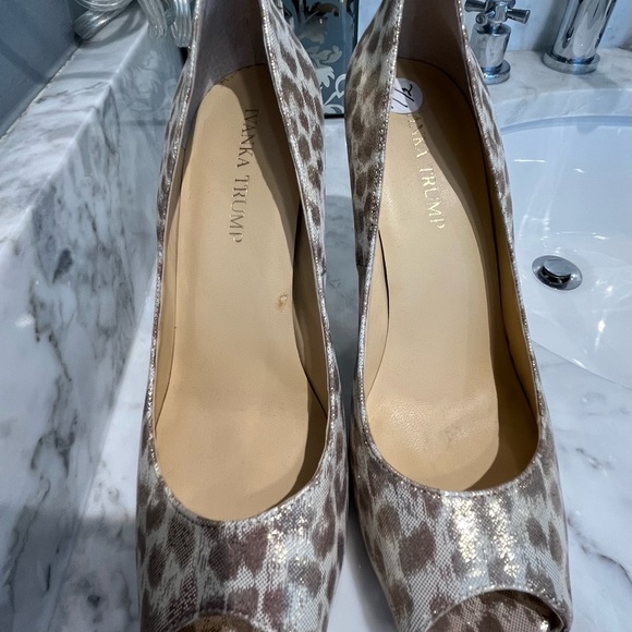 Heels - Picture 4 of 6